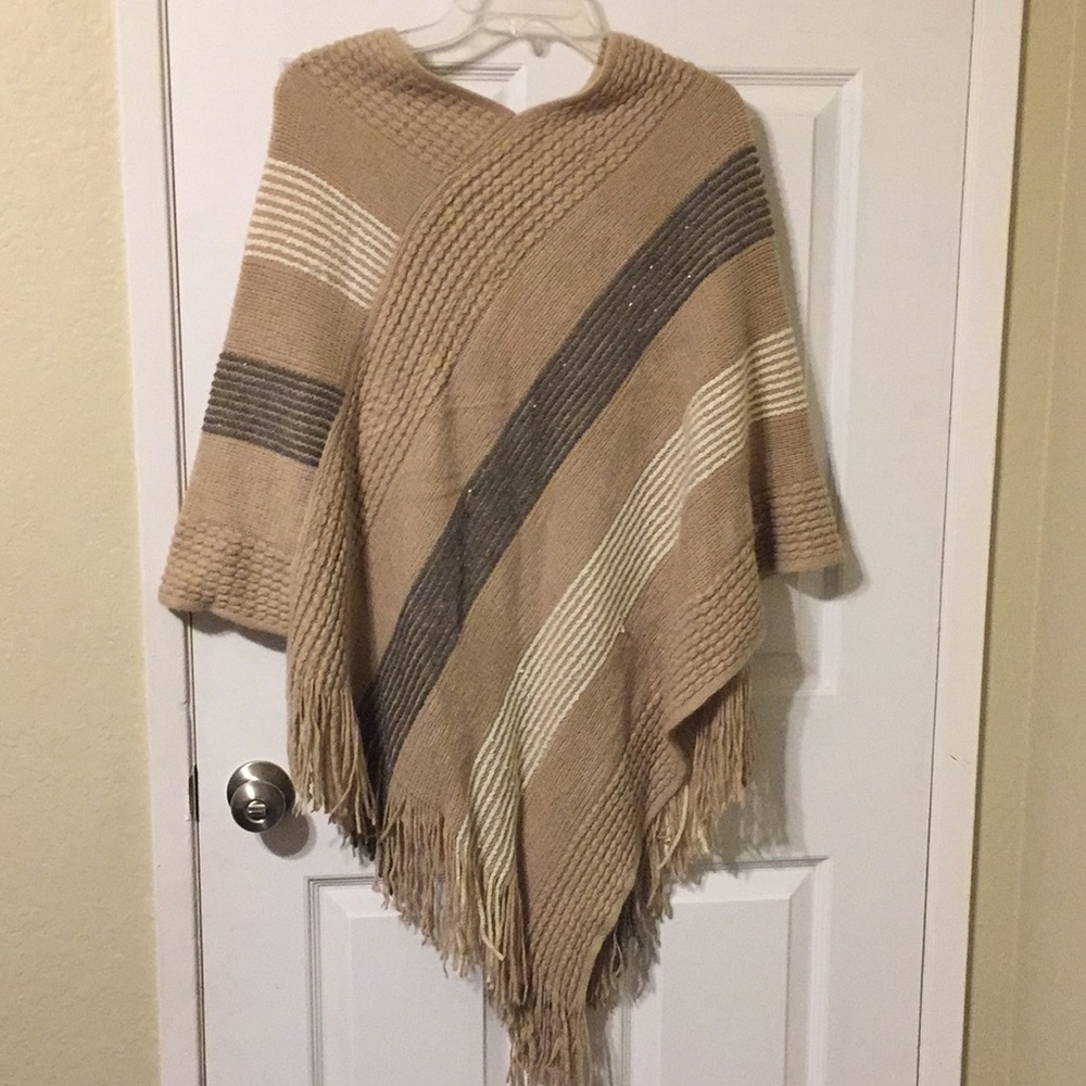 Northern Angel color tan poncho size L X L new
